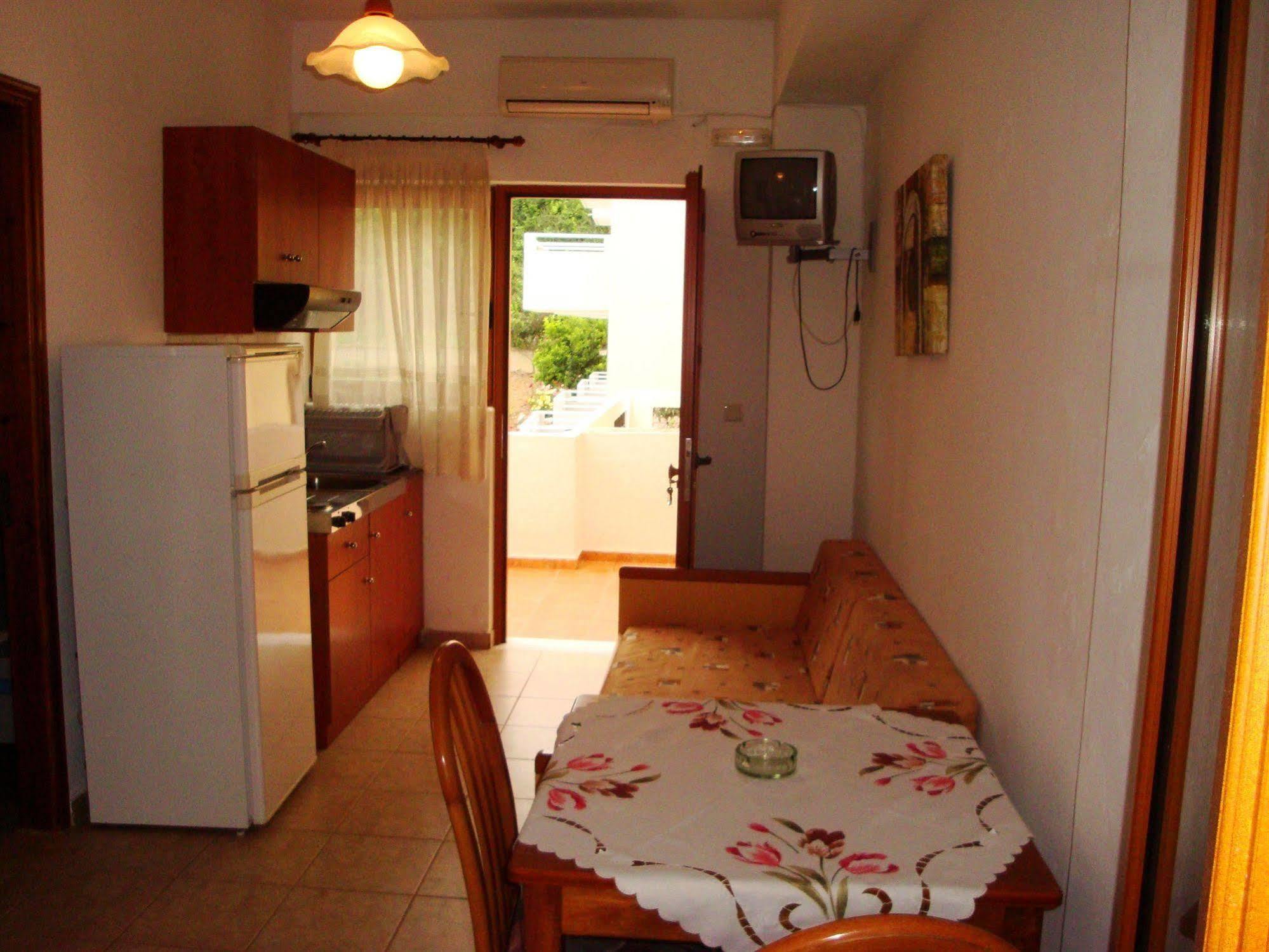 Anniko Aparthotel Stalos Exterior foto